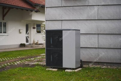 Bombas de calor e painéis solares numa casa moderna