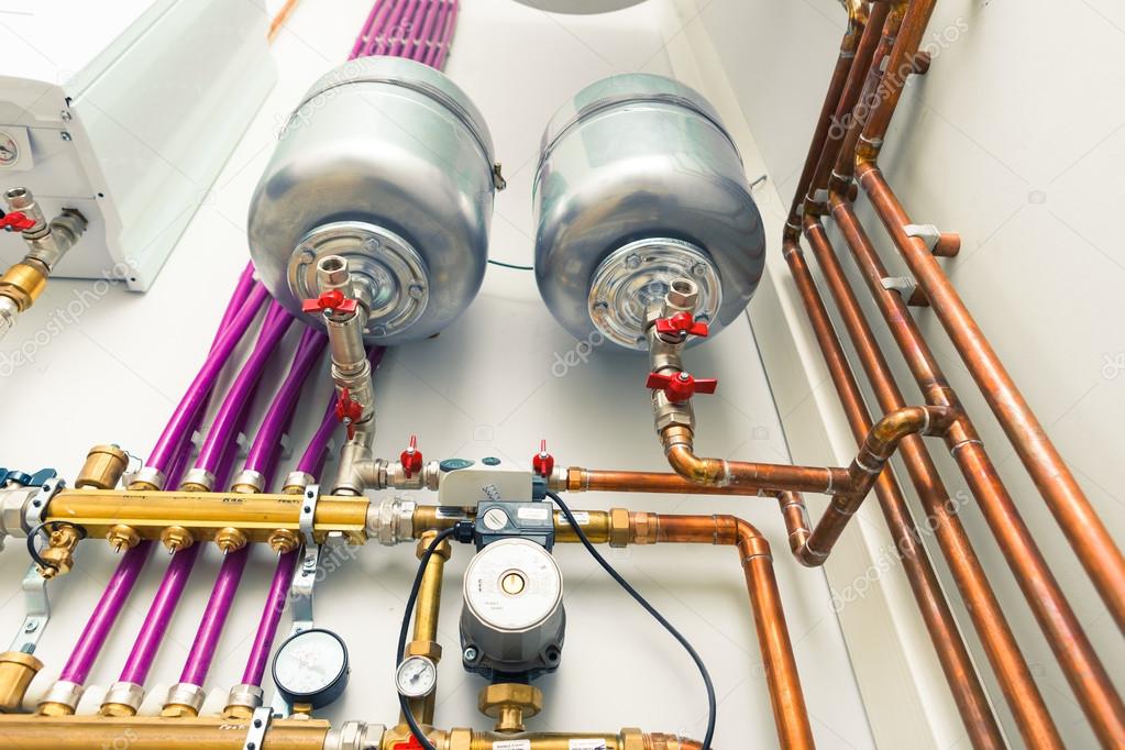 Esquema simplificado de sistema solar com apoio a caldeira ou bomba de calor